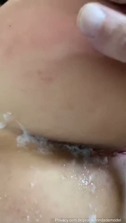 Trindade Model anal levando uma gozada dentro do cuzinho