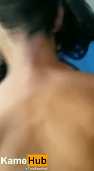 Suruba com velha negra dando a xota para um bebado do pau mole no bar