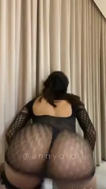 Annyofcll caiu na net rebolando gostoso de calcinha fio dental socada no rabo