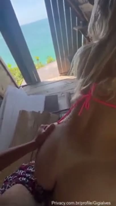 Giovanna Talamini Pelada chupando a piroca e dando gostoso