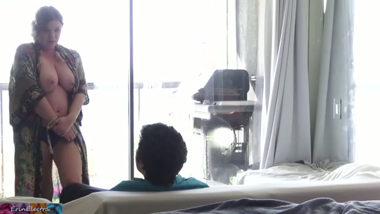 Sexo de incesto amador madrasta gorda fudendo com o enteado safado