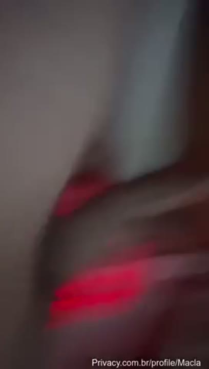 Macla transando sem camisinha de quatro pro malandro dotado