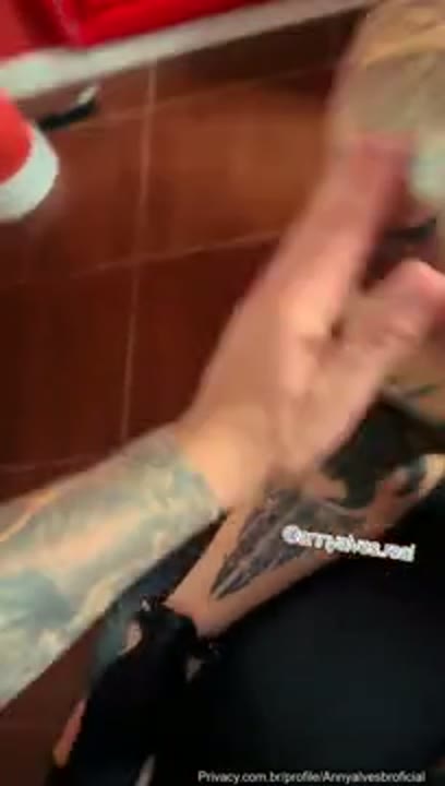 Novinhas Brasil tatuada da bunda grande famosa no Privacy fudendo no motel