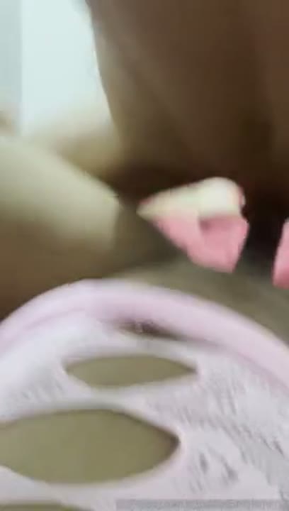 Emilly Ferrer porno dando a buceta com força e gemendo alto