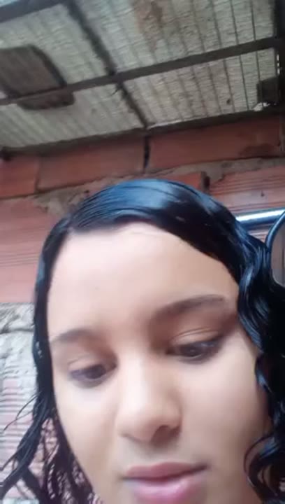 18 anos gordinha safada rebolanndo e se exibindo safada na live