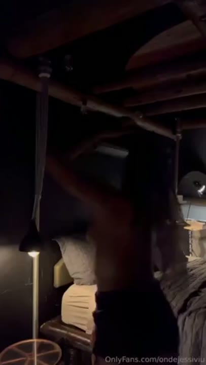 Ondejesseviu Xvideos pelada exibindo o cu e a buceta na cama