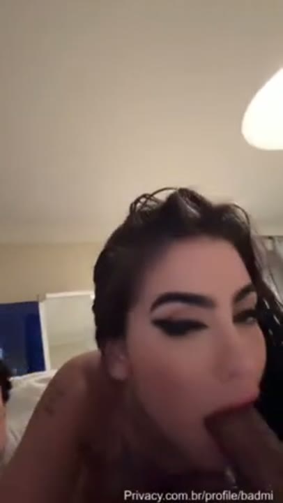Mc Mirella porno do Privacy engolindo o pau do Dynho até o talo na garganta profunda