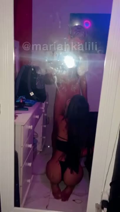 Maria Kalili pagando boquete para um novinho pirocudo caiu na net