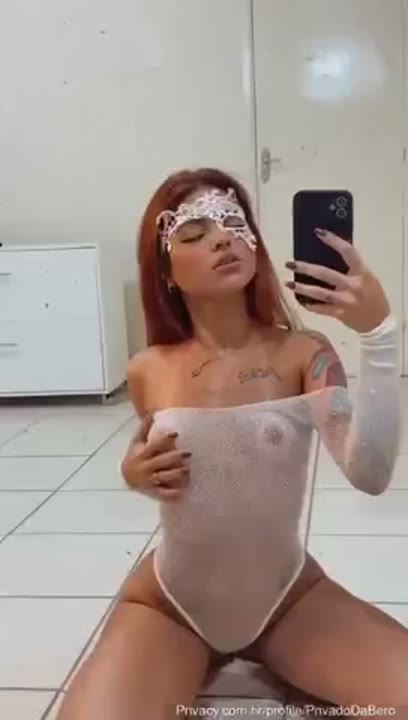 Privado da Bero erome rebolando com calcinha transparente na buceta