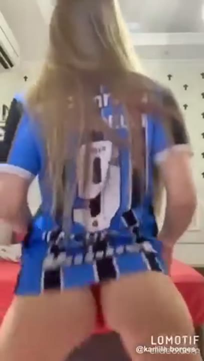 Kamila Borges pelada e safada dançando funk com camisa do Grêmio