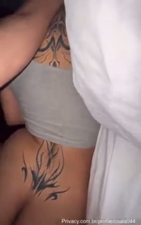 Torinha porno anal gozando de quatro com piroca dura no cuzinho