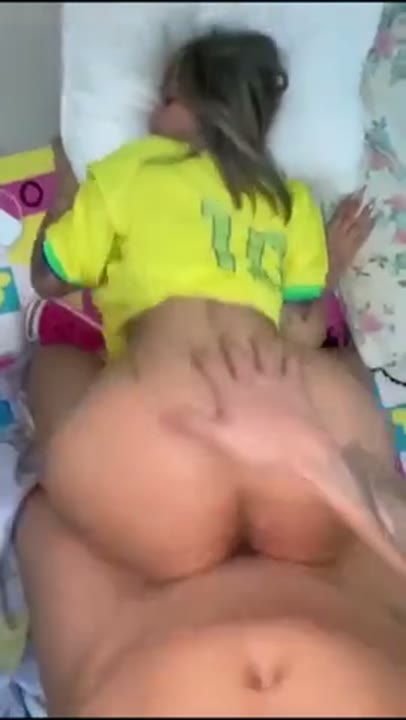 Novinha Evelim Cunha fodendo algemada