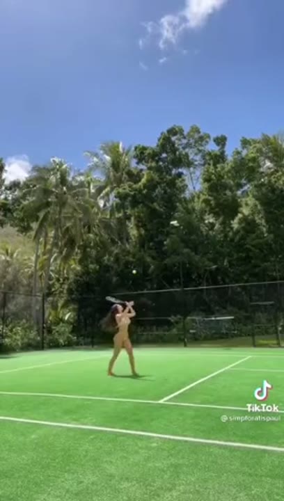Mikaela Testa morena gostosa do tiktok se exibindo com calcinha fio dental