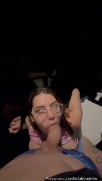 Fabiola Delfim fodendo sem camisinha com novino dotado no banheiro da balada