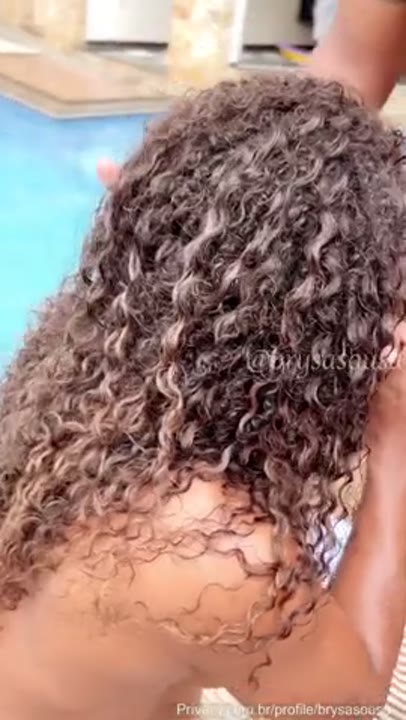 Brysa Sousa fodendo na beira da piscina