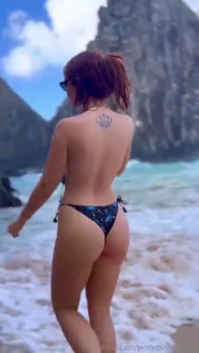 Cibelly Ferreira erome caiu na net exibindo os peitos de silicone em publico