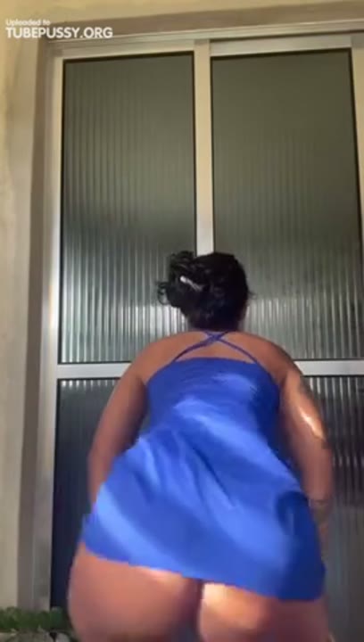 Raiany Keise dançando funk mostrando o rabo gostoso