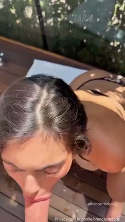 Boquete da Brenda Trindade dentro da jacuzzi