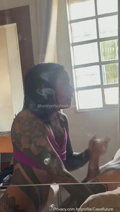 Casalfuture pelado na frente do espelho transando em filme porno gostoso e safado