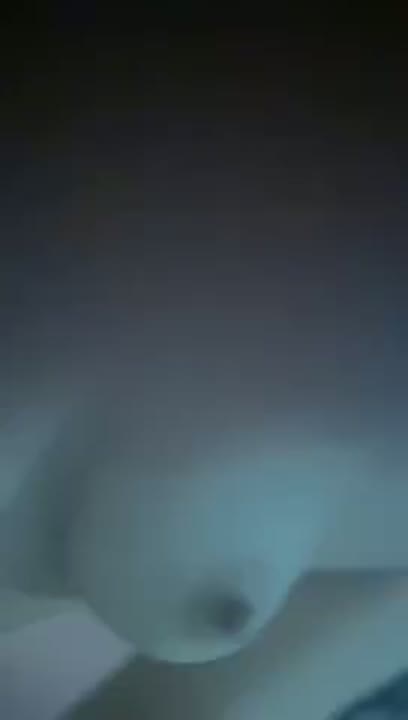 Safada na live loirinha muito gostosa ficando peladinha bem safada