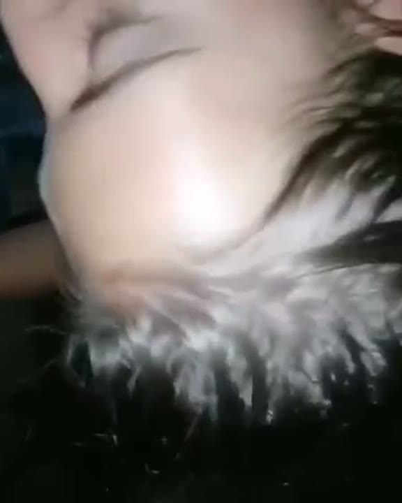 Clube Privacy loirinha levando uma gozada na cara pelada no meio da rua