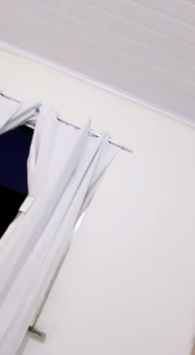 Moreninha safada batendo siririca e gozando muito em uma putaria caseira