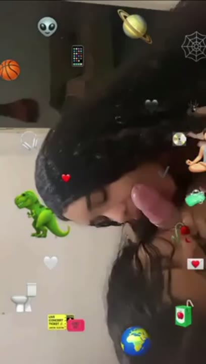 Menage com as primas novinhas safadas que engolem o cacete do primo juntas