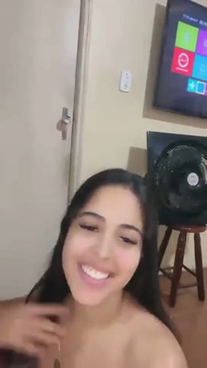 Dançando funk pelada na live e rebolando a bunda cheia de tesão