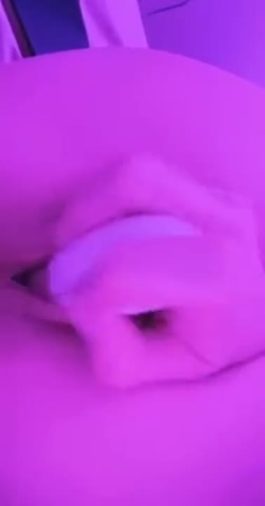 Isadora Vale Onlyfans fodendo a bucetinha rosa com pau de borracha