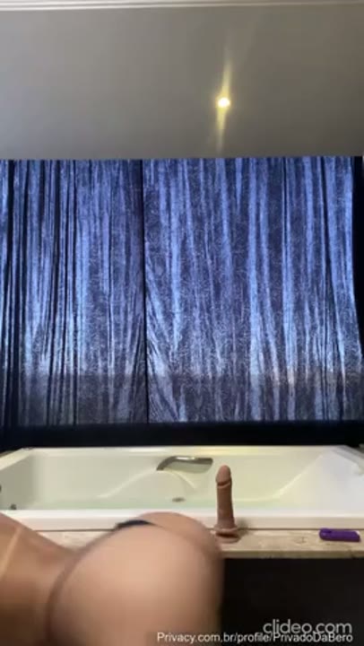Privadodabero nude caiu na net provocando na banheira do motel